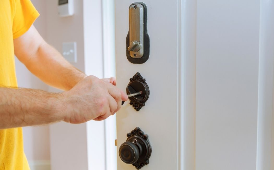 O czym pamiętać przy wymianie zamków w drzwiach?