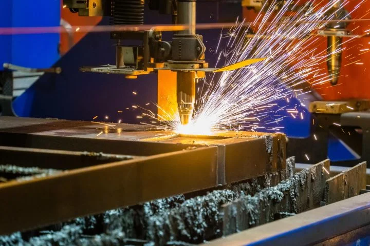 Spawarki laserowe: czy oferują precyzję niemal nieosiągalną dla tradycyjnych urządzeń?