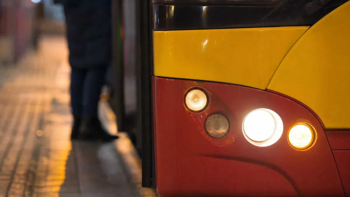 Sześć linii autobusowych pojedzie do tymczasowego przystanku przy Żwirki i Wigury