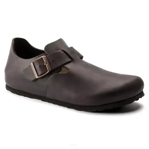 Birkenstock London w kolorze Habana – zabudowany fason o bardziej półbutowym charakterze, który dobrze wpisuje się w codzienne i smart casualowe stylizacje.
