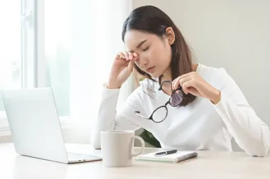 Jak poprawić komfort oczu podczas pracy przy komputerze