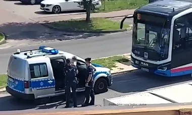 Trzylatek sam wsiadł do autobusu. Dzięki szybkiej reakcji policjantów bezpiecznie wrócił do matki