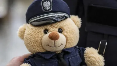 Banery przy 85 szkołach i przedszkolach. Policja sprawdziła dzieci