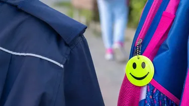 Patrole przy szkołach na Mazowszu. Policja może sprawdzać plecaki