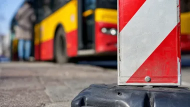 Remont zamyka wschodnią jezdnię Chrobrego. Sześć linii pojedzie objazdami