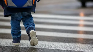Nie tylko teoria. Policjantki uczyły przedszkolaki bezpieczeństwa w Radomiu