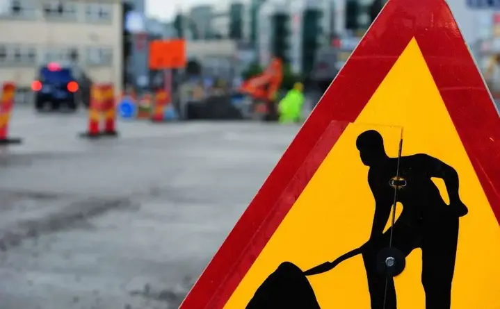 Ruch przywrócony na ul. Folwarcznej, autobusy linii 15 wracają na stałą trasę