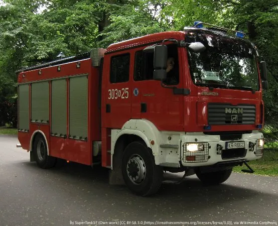 Radomscy strażacy i policjanci wspierają „małych bohaterów” w świątecznej akcji