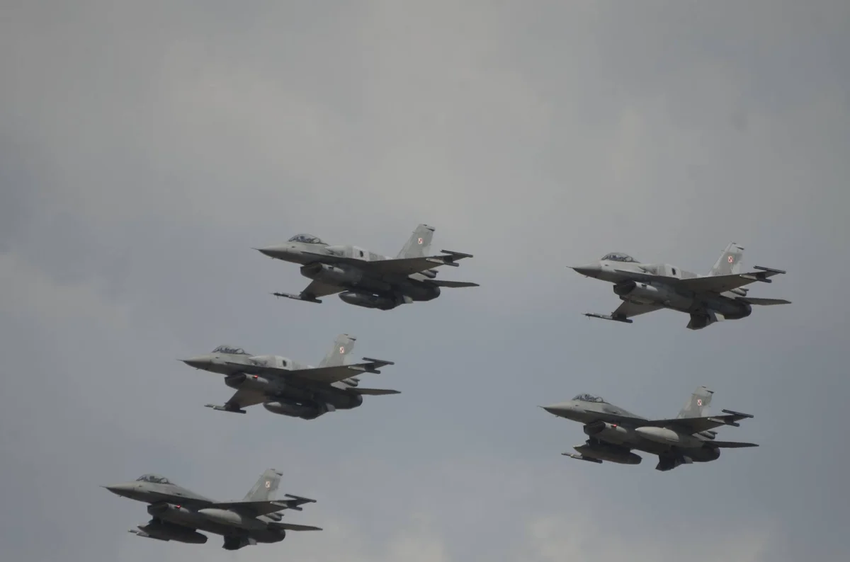 Grafika promocyjna wydarzenia Radom Airshow i muzea lotnicze w Polsce – przegląd wydarzenia