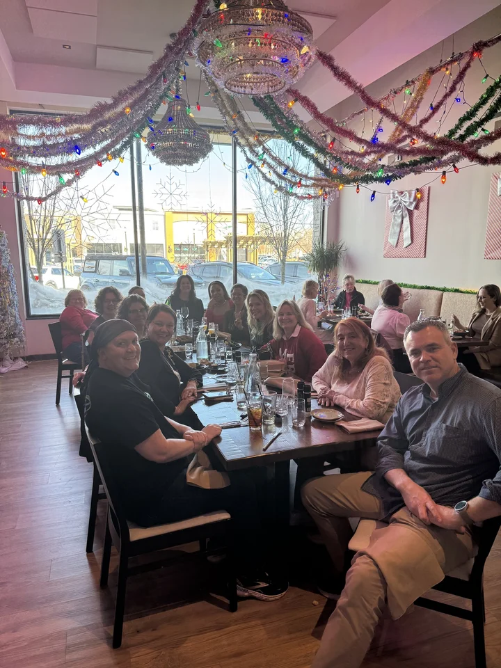 Grafika promocyjna wydarzenia Random Acts of Lunch — wspólne doładowanie napiwków przy lunchu