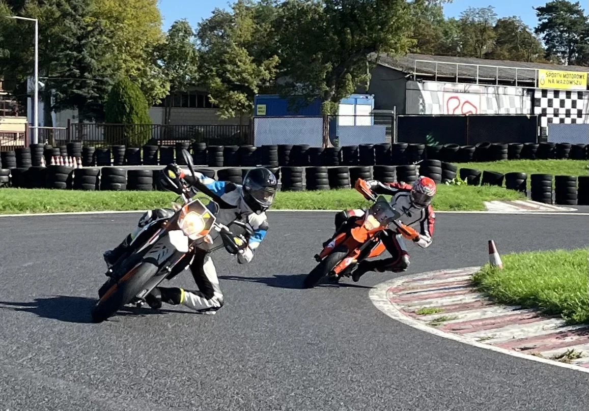 Grafika promocyjna wydarzenia Tor Radom z ProMotor: trening motocyklowy dla początkujących i zaawansowanych