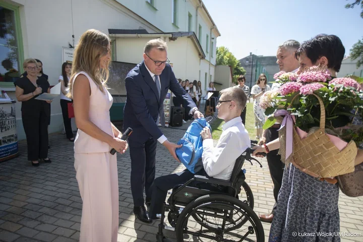 W Radomiu zabrzmiał ostatni dzwonek dla 36 tysięcy uczniów