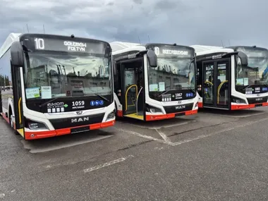Dziesięć nowych autobusów CNG na ulicach Radomia. Każdy mieści 97 osób