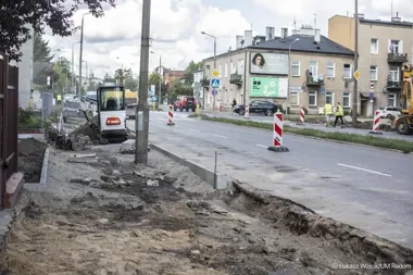 Nowy chodnik i oświetlenie przy Narutowicza. Prace już trwają