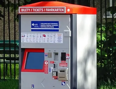 Przy przystankach stanie więcej biletomatów, a pasażerowie zyskają nowe punkty obsługi