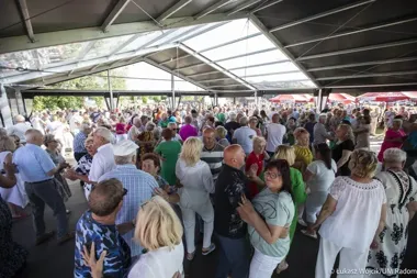 Letnie potańcówki wracają nad Borki. Seniorzy i nie tylko znów wyjdą na parkiet