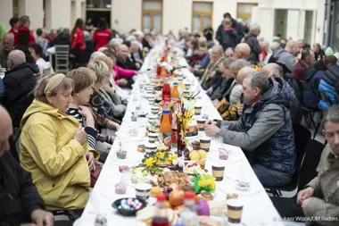 Wielkanocny stół w Radomiu stał się miejscem dla tych, którzy zostali sami