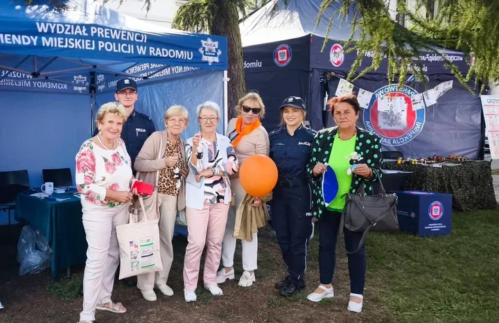 Seniorzy w Radomiu poznali sposoby oszustów „na wnuczka” i „na policjanta”