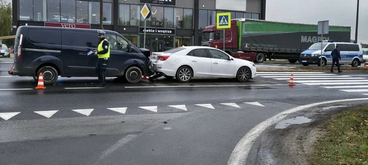 Dwa wypadki pod Radomiem. Motorowerzysta miał około 3 promili