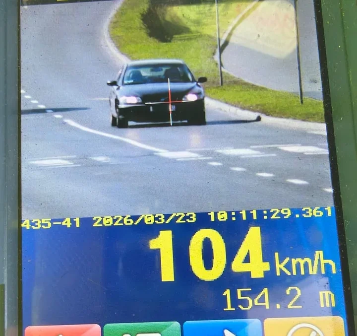 Volvo mknęło 104 km/h przez Radom - kierowca stracił prawo jazdy