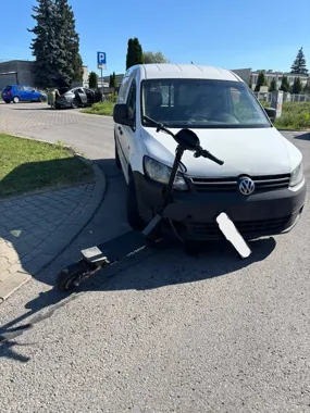 Nastolatkowie na hulajnogach bez uprawnień. Rodzice zapłacą za decyzję