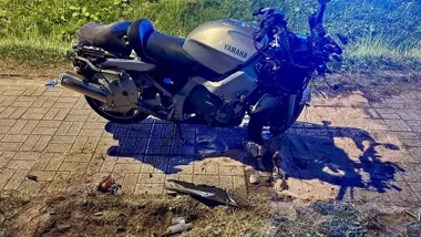 Wyprzedzanie zakończyło się zderzeniem. Motocyklista trafił do szpitala