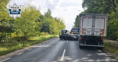Kierowca Renault zjechał na przeciwny pas. Zderzenie w Skaryszewie