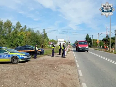 Kontrola na przejeździe w Radomiu. Policja ostrzega przed chwilą nieuwagi