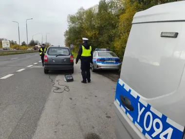 Radomska drogówka sprawdzała auta - analizator spalin w akcji