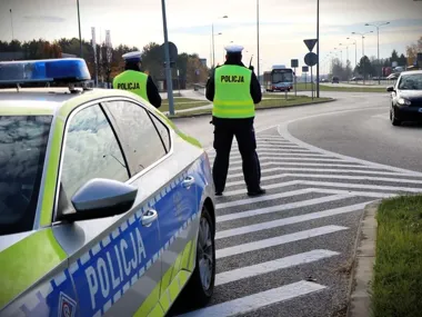 Nie tylko korki. Policja ostrzega przed kieszonkowcami przy cmentarzach w Radomiu