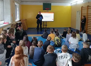 Policjanci weszli do szkół pod Radomiem - pokazali cyberpułapki