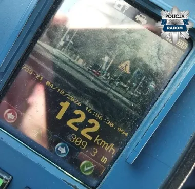 122 km/h w zabudowanym - 21-latek stracił prawo jazdy i 5000 zł