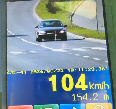 Volvo mknęło 104 km/h przez Radom - kierowca stracił prawo jazdy