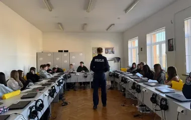 Policjanci w szkole - zachęcali uczniów do kariery w mundurze