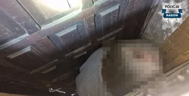 Ukrywał się 16 lat w skrytce między drzwiami - zatrzymali go kryminalni z Radomia