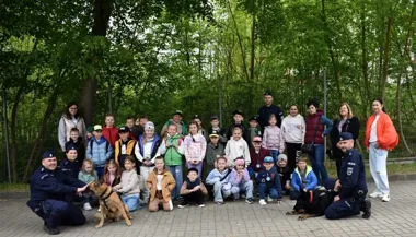 Odblaski, radiowozy i psy służbowe - dzieci w Radomiu dostały nietypową lekcję