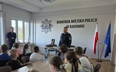 Dzieci w KMP w Radomiu zobaczyły policyjną pracę z bliska