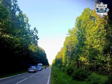 Dachowanie opla pod Radomiem zakończyło się śmiercią 21-latki