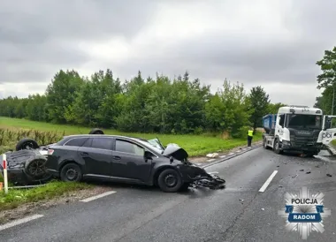Cztery pojazdy zderzyły się na DK9 w Skaryszewie. Dwie osoby w szpitalu