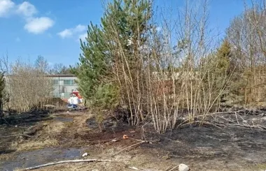 Wypalanie trawy zamieniło się w pułapkę - 50-latek zmarł po podpaleniach