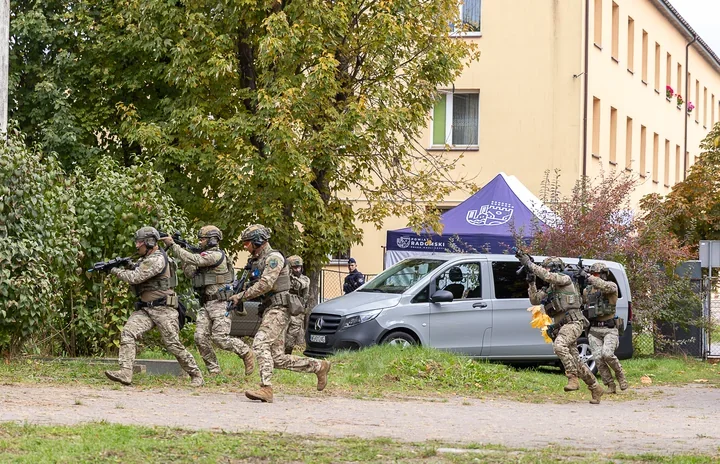 Napad na pociąg, pościg i zakładnicy. Tak ćwiczono w powiecie radomskim