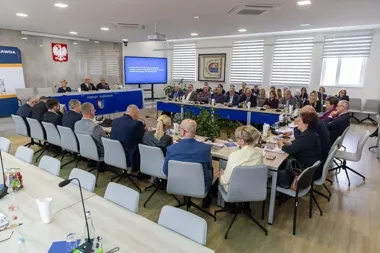 20 mln zł pożyczek dla szpitali i matury zdane w 100 proc. w dwóch liceach