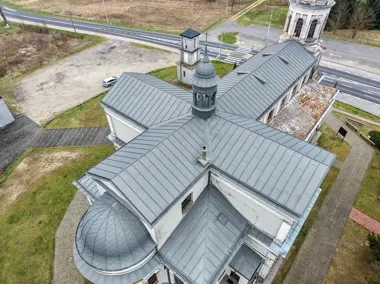 Stary kościół w Suchej odzyskał dach, a z nim nadzieję na dalszy remont