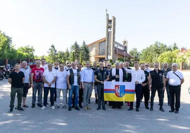 Motocyklami śladami ks. Kotlarza. Rajd połączył pamięć i głośne silniki