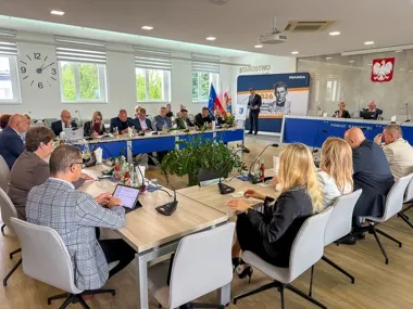 Cień Wołynia i spór o uchwałę. Radni powiatu podzieleni w Radomiu