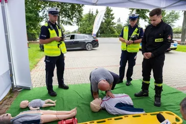 Na krajowej dziewiątce padły zatrzymania. Kierowcy dostali też lekcję ratowania życia